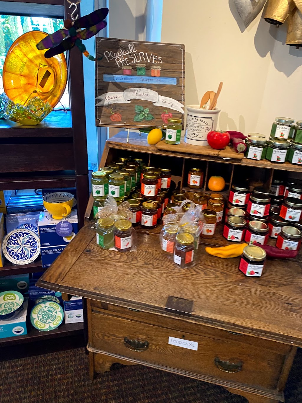 The Gallery & Gift Shop | 9737 Chemainus Rd, Chemainus, BC V0R 1K0, Canada | Phone: (250) 246-9132