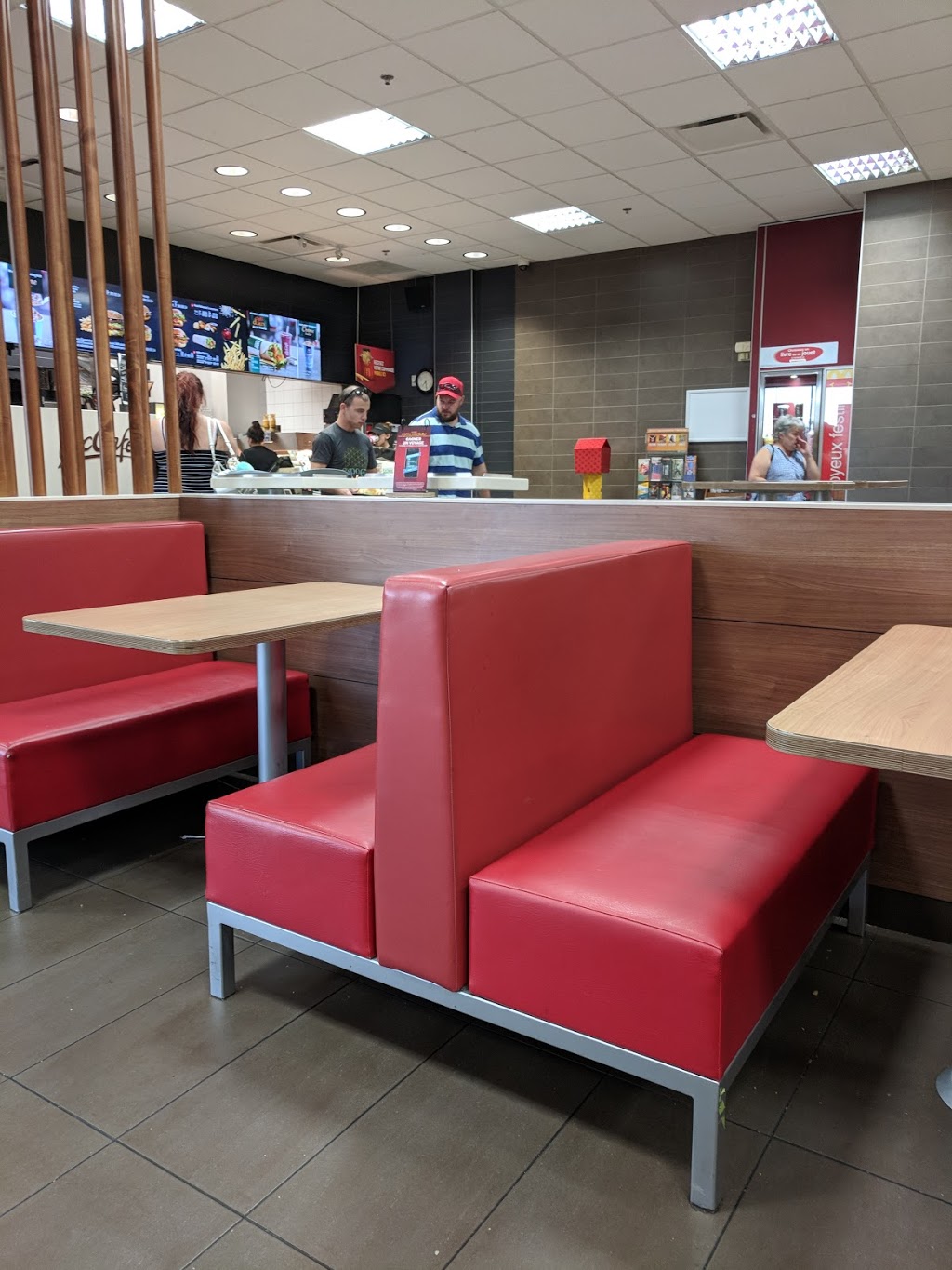McDonalds | 4050 Boulevard Josaphat-Rancourt, Sherbrooke, QC J1L 3C6, Canada | Phone: (819) 563-4400