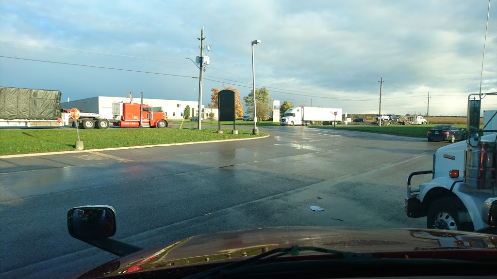 Flying J Travel Center | 2492 Cedar Creek Rd, Ayr, ON N0B 1E0, Canada | Phone: (519) 624-9578