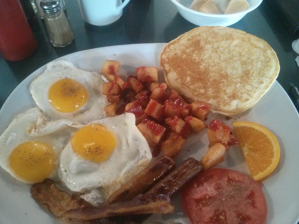 Lakeside Restaurant | 4 Cedar Grove Dr, Caesarea, ON L0B 1E0, Canada | Phone: (905) 986-4111