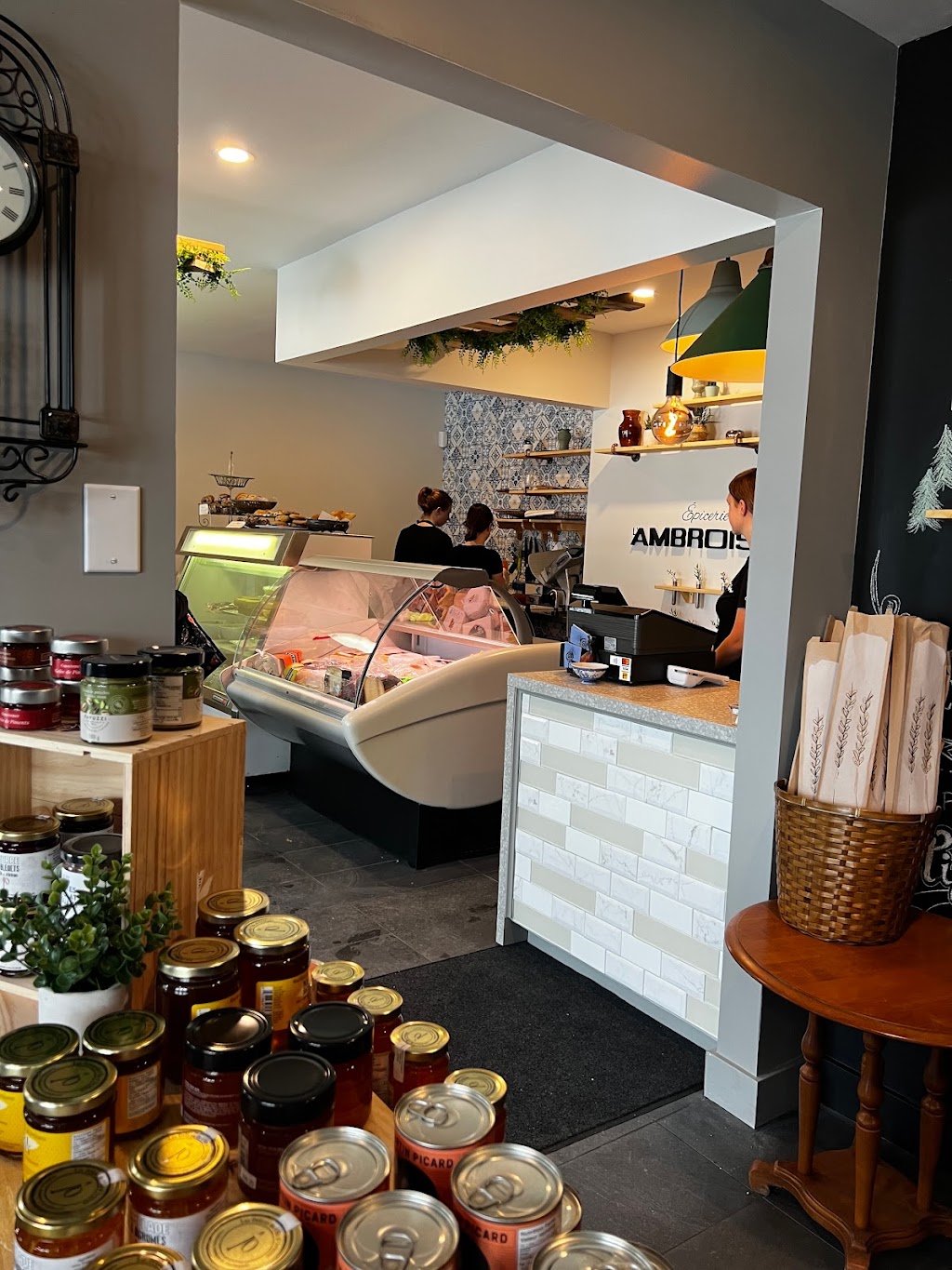 Épicerie lAmbroisie | 170 Rue St Cyrille, Saint-Raymond, QC G3L 1S8, Canada | Phone: (418) 337-0147