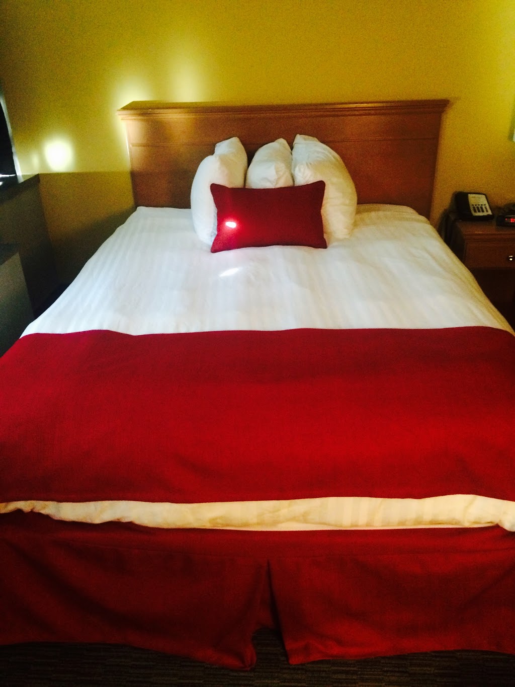 Sands Inn & Suites | 12340 Fort Rd NW, Edmonton, AB T5B 4H5, Canada | Phone: (780) 474-5476