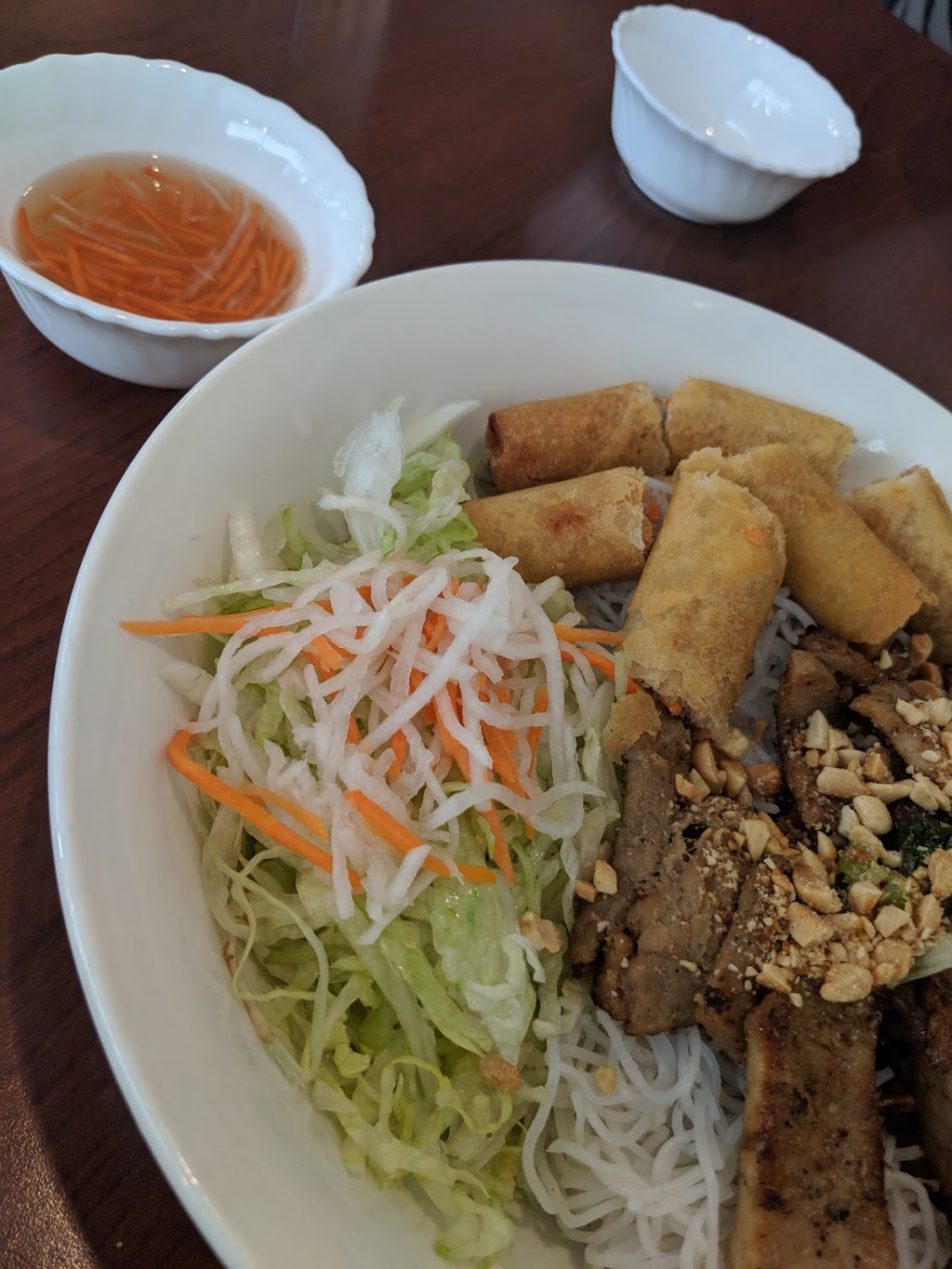 Pho V | 5269 Memorial Dr #13, Calgary, AB T2A 4V1, Canada | Phone: (403) 460-2005