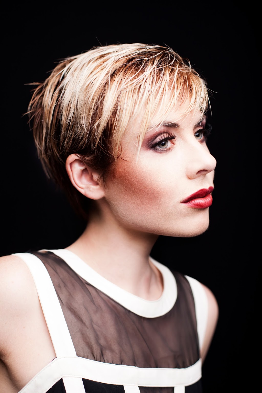 Salon Estilo | 48 Main St S, Georgetown, ON L7G 3G4, Canada | Phone: (289) 891-6227