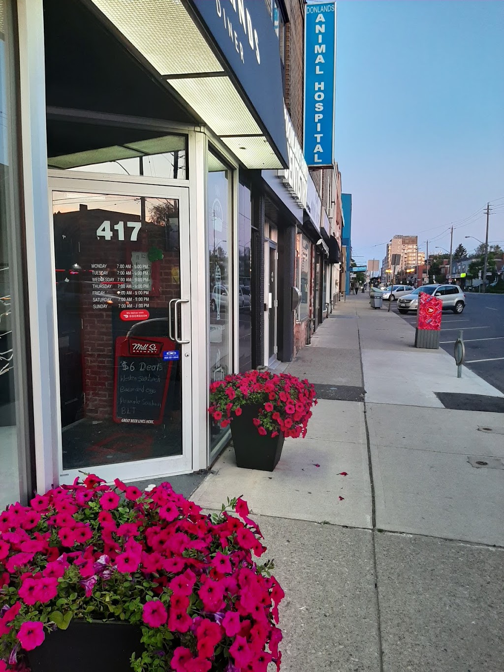 Kings Belly Pub | 429a Donlands Ave, East York, ON M4J 3S3, Canada | Phone: (416) 425-8251