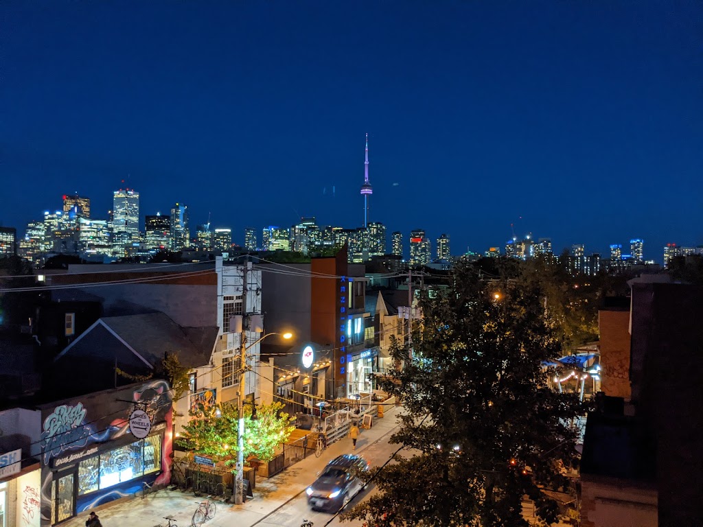 Kensington College Backpackers Hostel | 280 Augusta Ave, Toronto, ON M5T 2L9, Canada | Phone: (416) 929-4777