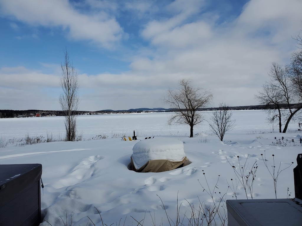 Chalet Stella Maris | 1054 Chem. du Pont Blanc, Beaulac-Garthby, QC G0Y 1B0, Canada | Phone: (877) 526-6879