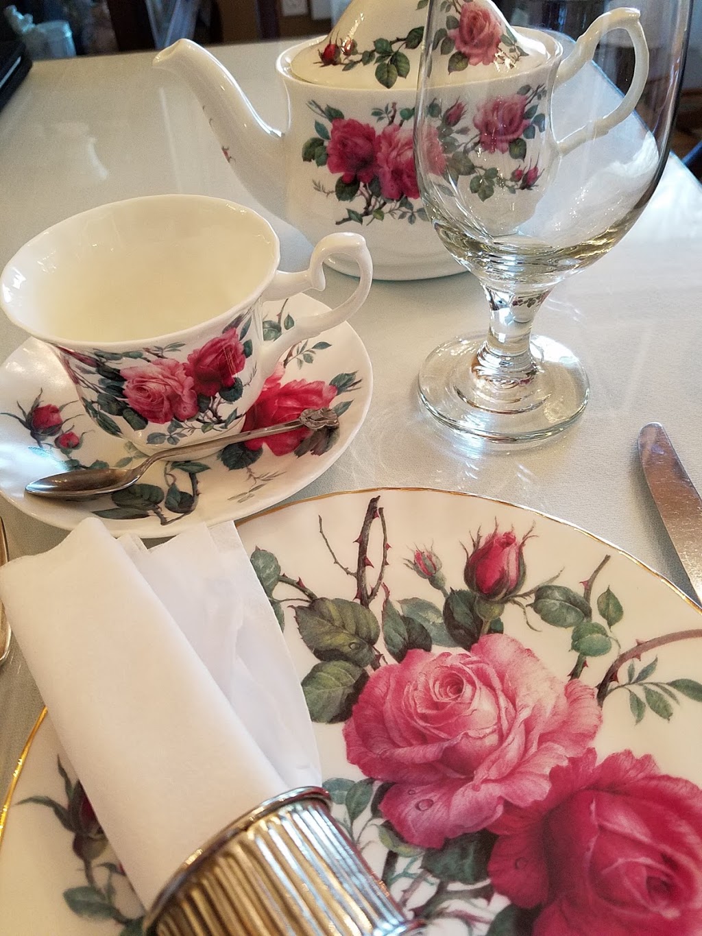 White Linen Tea House | 6610 Shawnee Rd, North Tonawanda, NY 14120, USA | Phone: (716) 731-1685