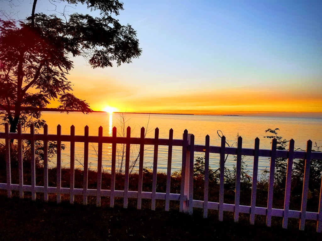 Loughbreeze Bay | 105 Victoria Beach Rd, Colborne, ON K0K 1S0, Canada | Phone: (905) 355-1487