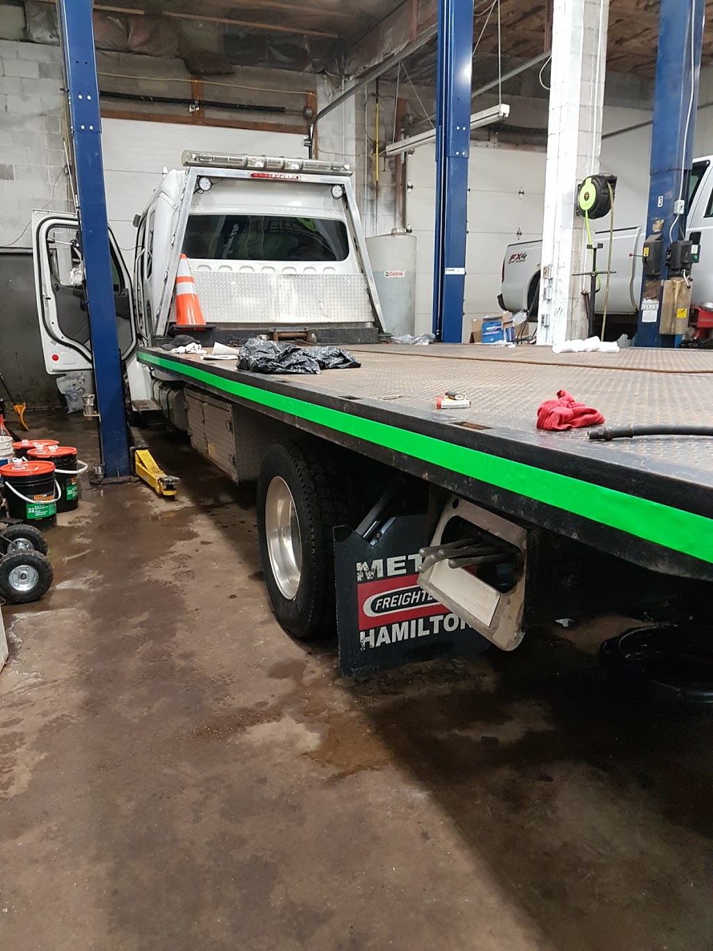 Hardies Towing Shop | 6 Queen St, Orillia, ON L3V 6H6, Canada | Phone: (705) 329-2869