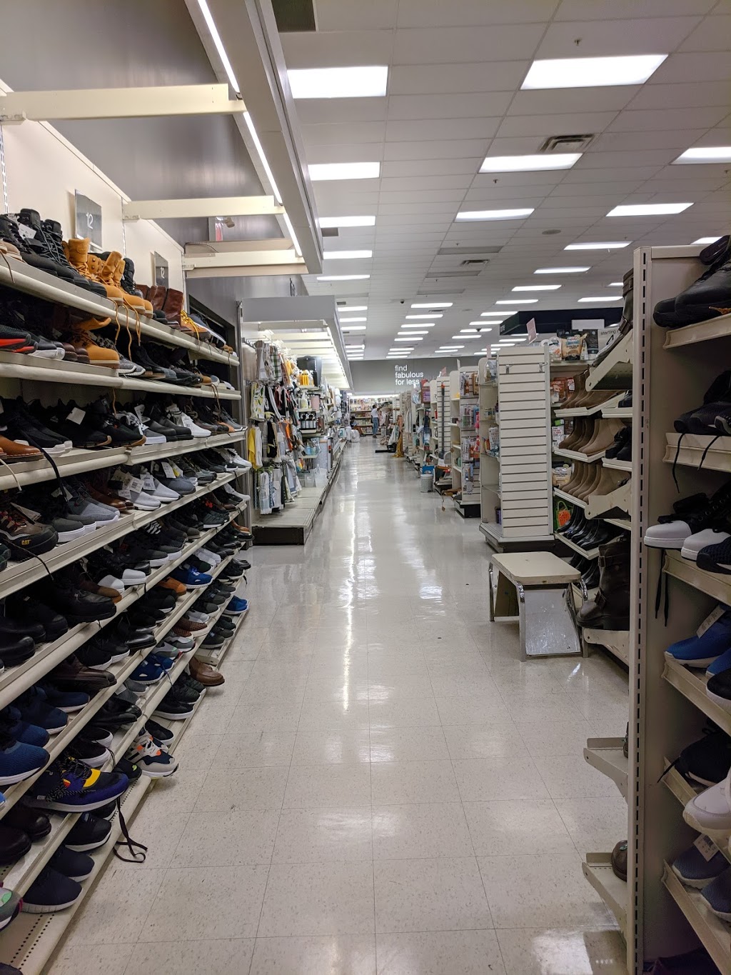 Cloverdale Mall | 250 The East Mall, Etobicoke, ON M9B 3Y8, Canada | Phone: (416) 236-1668