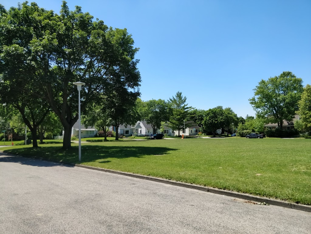 Bellwood Park West | 33 Bellwood Crescent, London, ON N5Y 2C5, Canada | Phone: (519) 661-2489