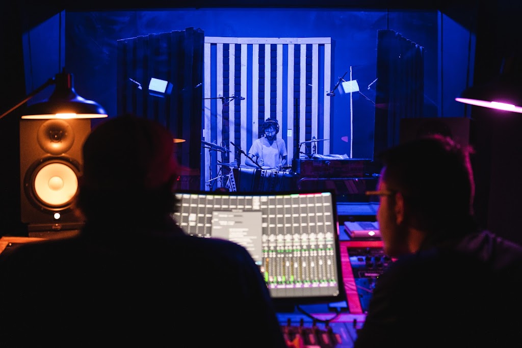 Aurum Waves Studio | 426 Caledonia Rd, Moncton, NB E1H 2E7, Canada | Phone: (506) 232-3300