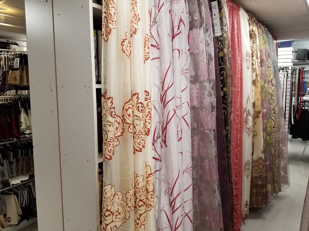 Maximum Deals | 4141 Dixie Rd, Mississauga, ON L4W 1V5, Canada | Phone: (905) 624-6111