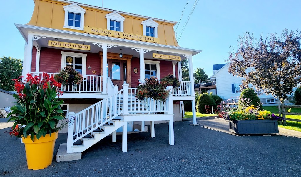 Cafe Bonte Divine Inc. | 2 Chem. du Roy E, Saint-Jean-Port-Joli, QC G0R 3G0, Canada | Phone: (418) 598-3330