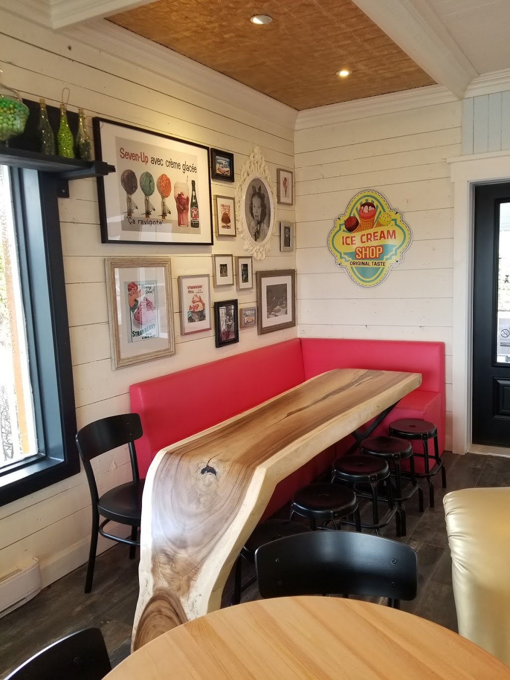 Bar Laitier Bizz Glace | 251 Rue Principale, Lambton, QC G0M 1H0, Canada | Phone: (418) 486-7281
