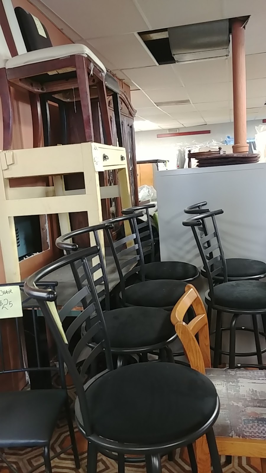 Gills New & Used Furniture & Appliances Warehouse | 121 Salter St, Winnipeg, MB R2W 4J8, Canada | Phone: (204) 582-8726