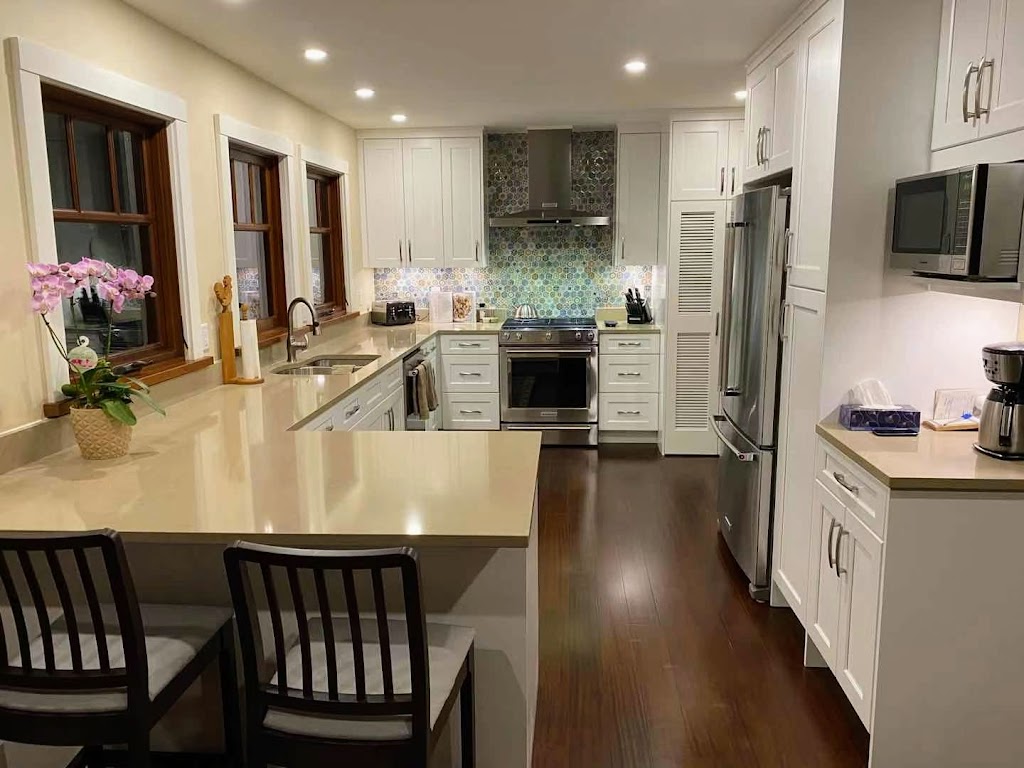 Oakwood Pacific Kitchens | 1044 Marine Dr, North Vancouver, BC V7P 1S5, Canada | Phone: (604) 770-1986