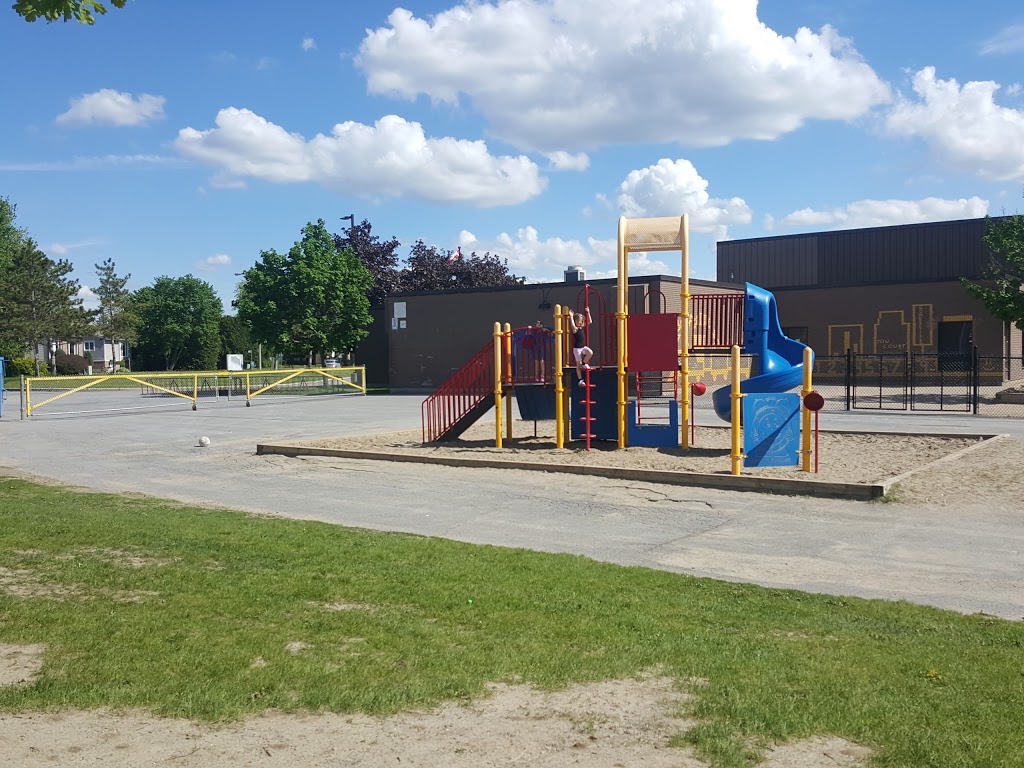 Kinsella Park | 1600 Prestwick Dr, Orléans, ON K1E 1S6, Canada | Phone: (613) 580-2400