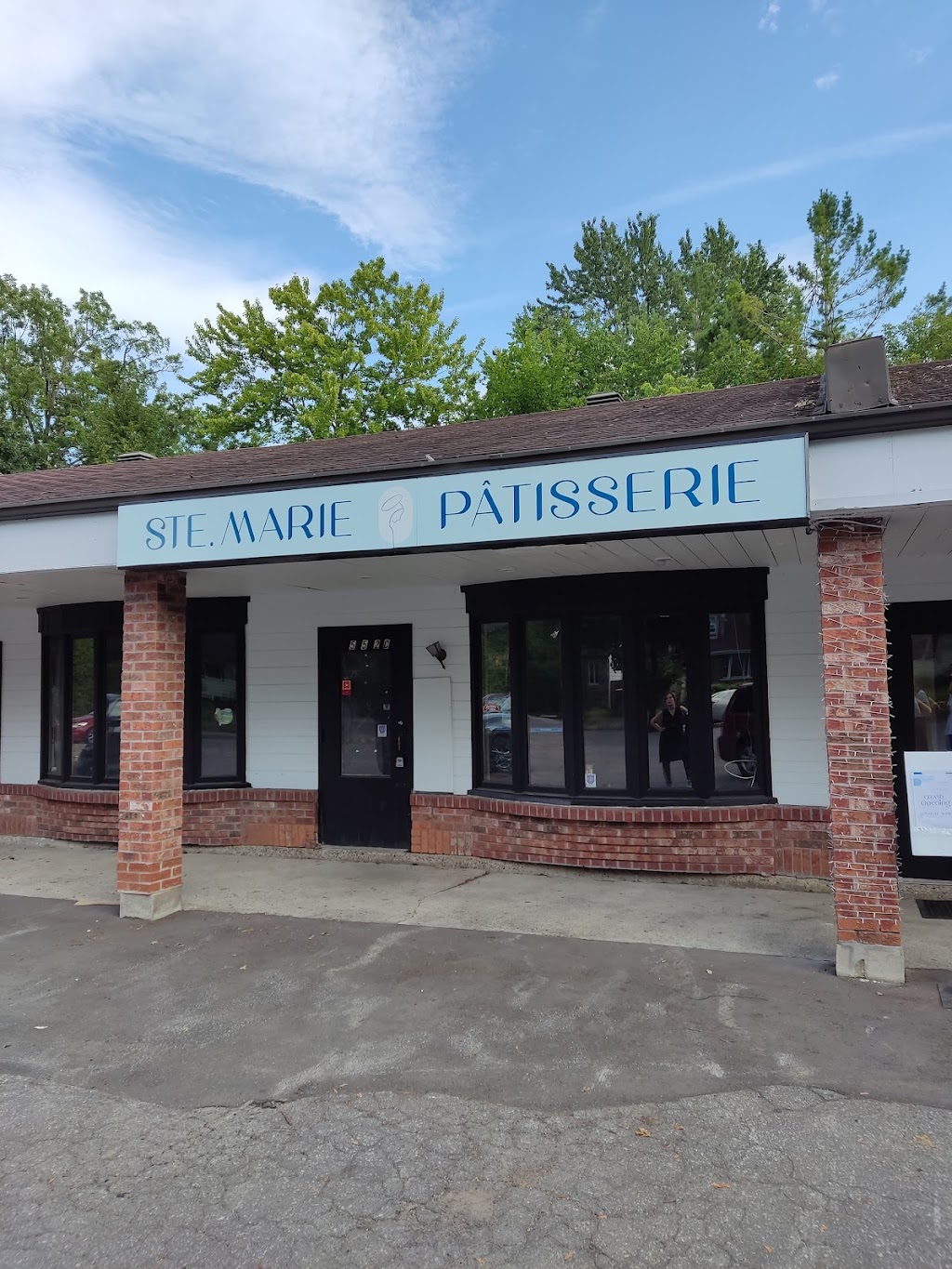 Sainte Marie Pâtisserie | 552-D Bd Beaconsfield, Beaconsfield, QC H9W 4E2, Canada | Phone: (514) 695-5698