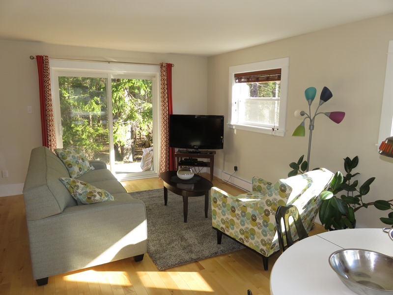 Elm Tree Cottage | 30 Glasgow St, Shelburne, NS B0T 1W0, Canada | Phone: (902) 875-2729