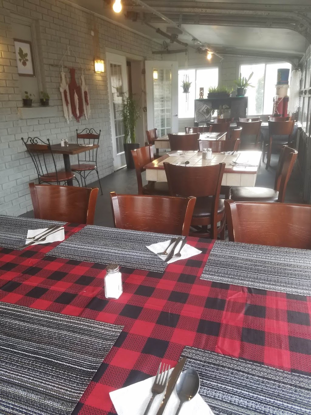 Une Faim de Loup comptoir local | 50 Bd St Laurent E, Louiseville, QC J5V 1J4, Canada | Phone: (819) 721-3225