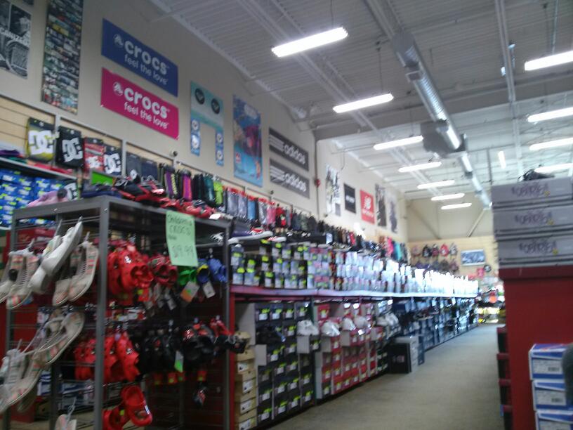 Brand Name Shoe Warehouse | 10 YMCA Dr, St. Catharines, ON L2N 7R6, Canada | Phone: (905) 646-0756