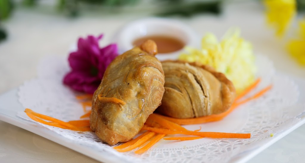 Siam Square Hut | 660 Eglinton Ave E #120, East York, ON M4G 2K2, Canada | Phone: (416) 486-7426