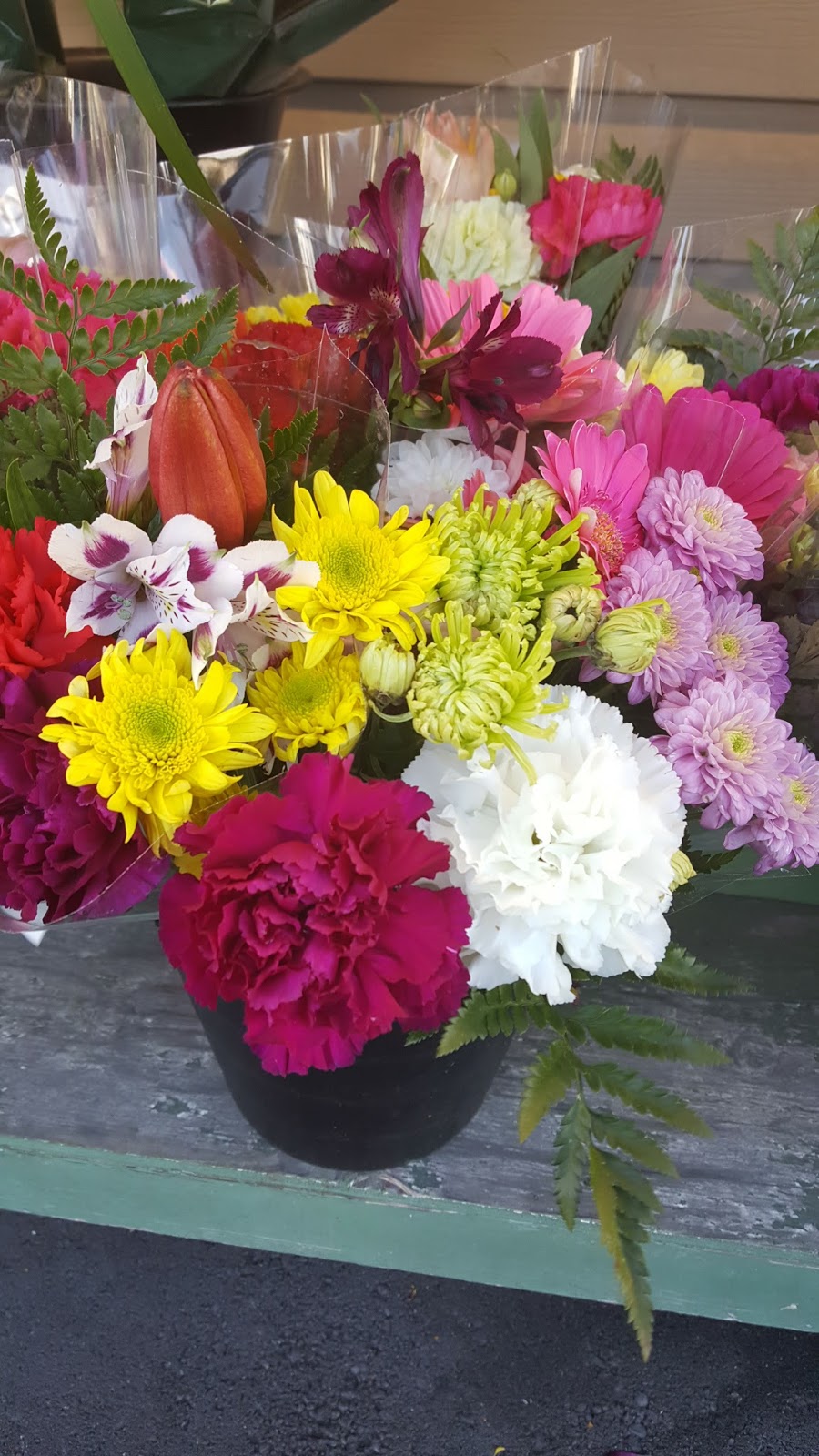 Canada Florist Burnaby | 4726 Canada Way, Burnaby, BC V5G 1L2, Canada | Phone: (604) 298-0522