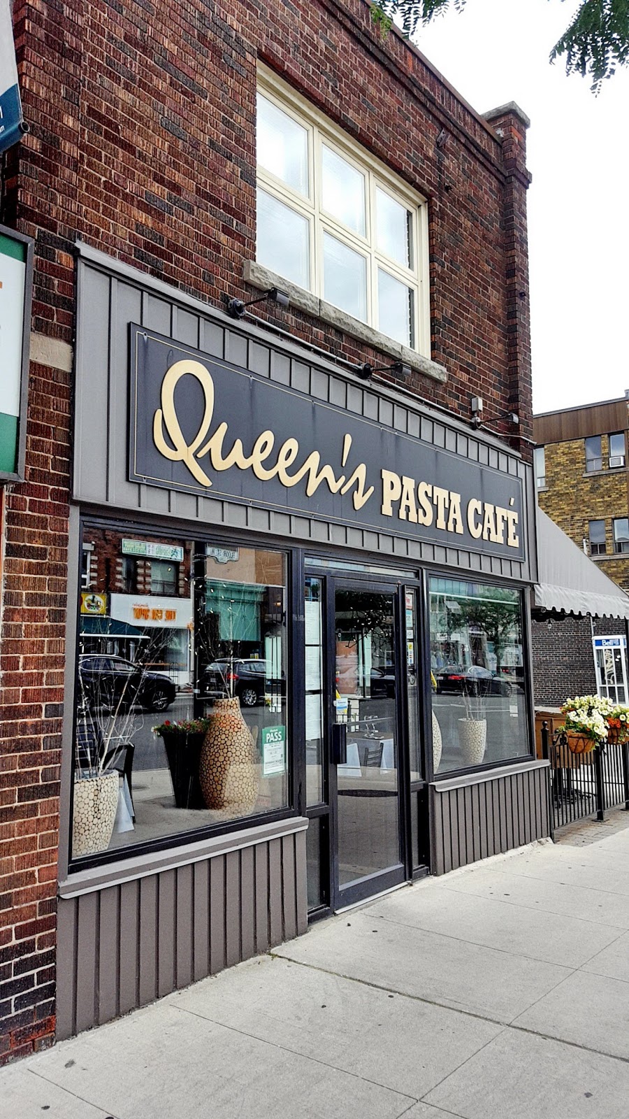 Queens Pasta Cafe | 2263 Bloor St W, Toronto, ON M6S 1N8, Canada | Phone: (416) 766-0993