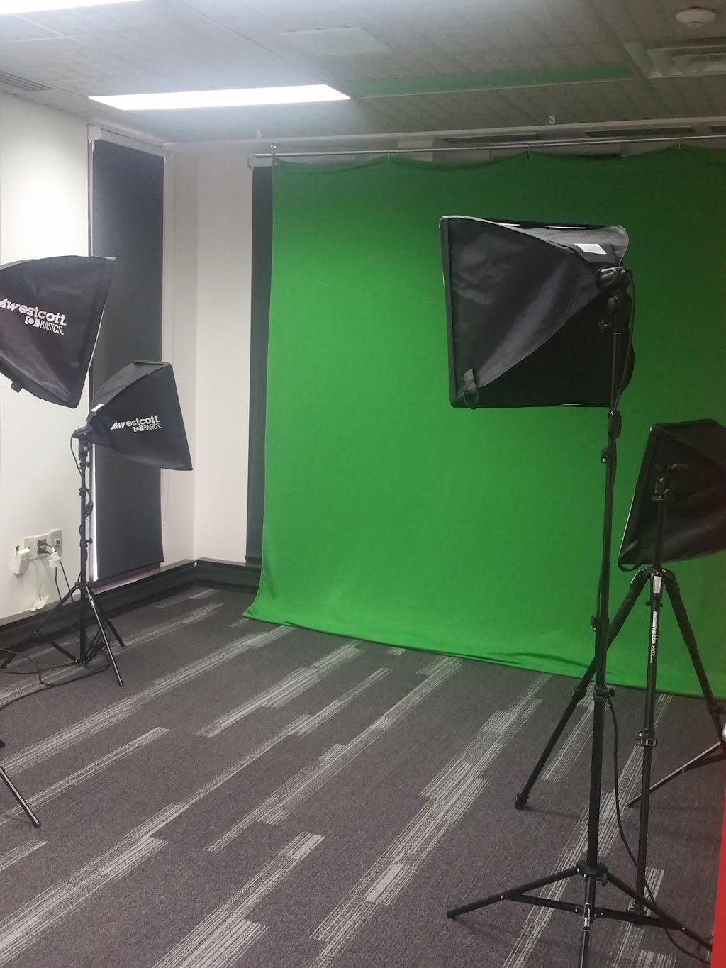 Le Studio Espace Numérique | 1535 Bd Chomedey, Laval, QC H7V 3R2, Canada | Phone: (450) 978-5995