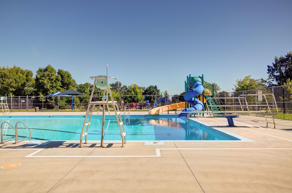 Parc L.-O.-Taillon Paul-Émile Sauvageau swimming pool | 9200 Rue Notre Dame E, Montréal, QC H1L 3N5, Canada | Phone: (514) 872-1126