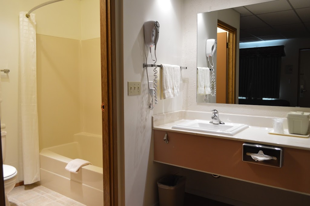 Western Traveller Motel | 1591 Central Ave, Grand Forks, BC V0H 1H0, Canada | Phone: (250) 442-5566