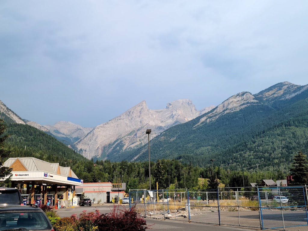 Starbucks | 1641 7 Ave, Fernie, BC V0B 1M5, Canada | Phone: (250) 423-3681