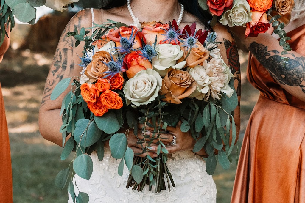 Bloom wildly flowers and gifts | 3770 Selkirk Ave, Powell River, BC V8A 3C1, Canada | Phone: (604) 489-3384