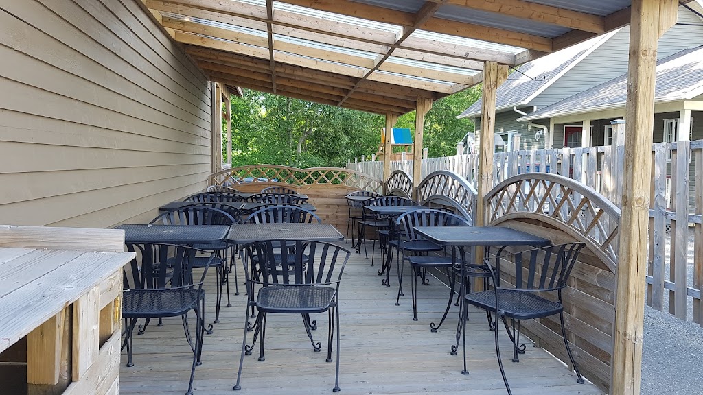 Restaurant Roulotte Notre-Dame Enr | 435 Rue Labbé, Thetford Mines, QC G6G 1Z5, Canada | Phone: (418) 338-2770