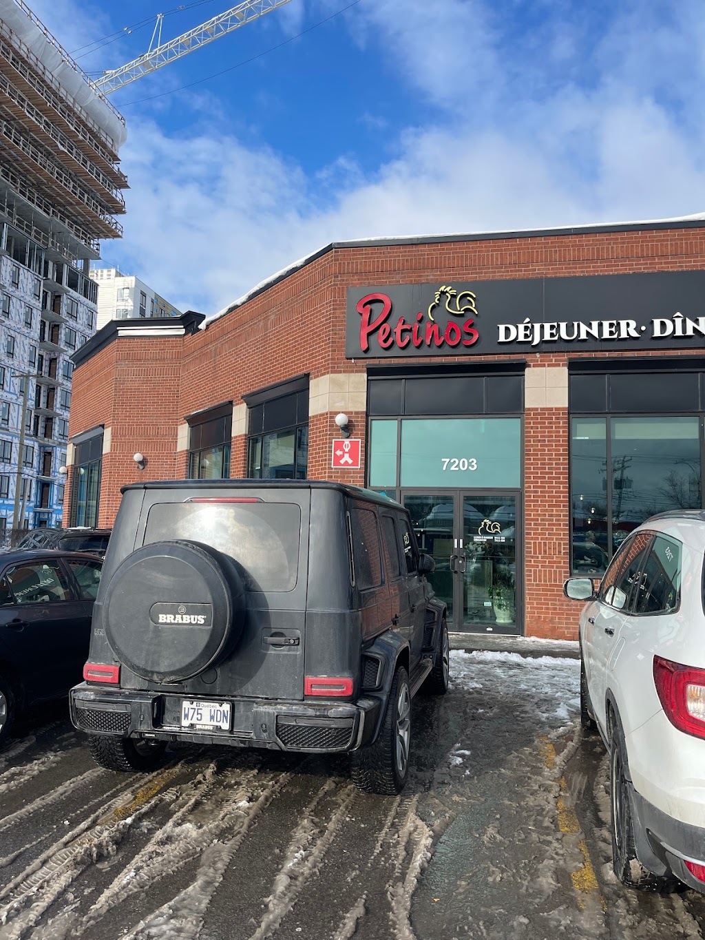 Petinos LaSalle | 7203 Bd Newman, LaSalle, QC H8N 2K3, Canada | Phone: (514) 419-6969