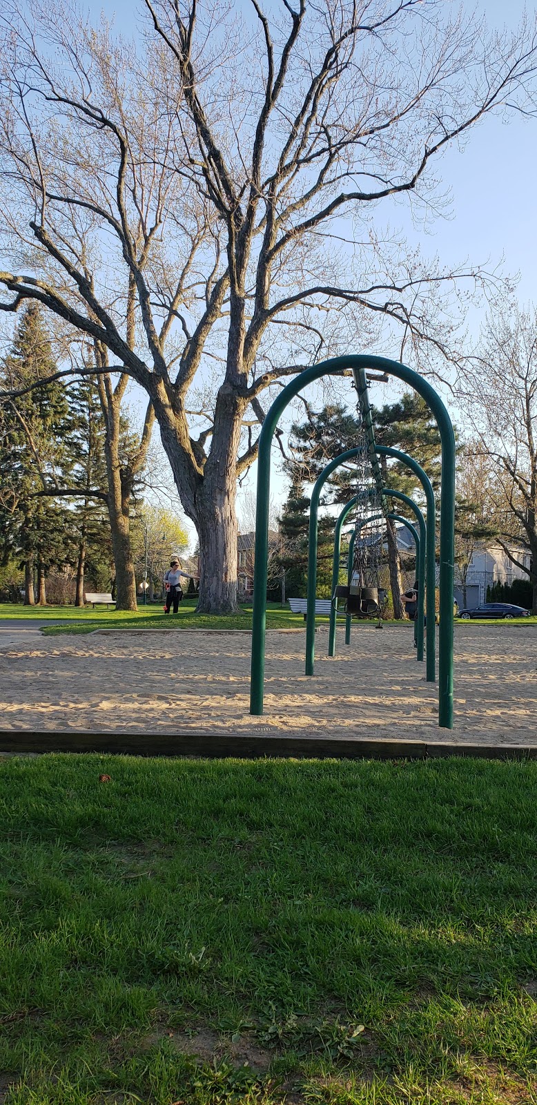 Gundy Park | 2211 Chemin Sunset, Mont-Royal, QC H3R 2Y5, Canada | Phone: (514) 872-0311