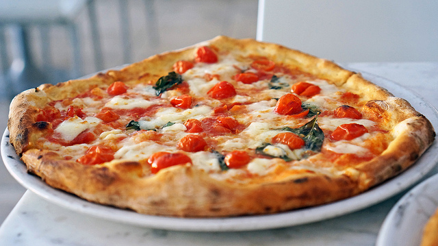 Calabrese Pizza | 3019 Lake Shore Blvd W, Etobicoke, ON M8V 1K2, Canada | Phone: (416) 503-0999