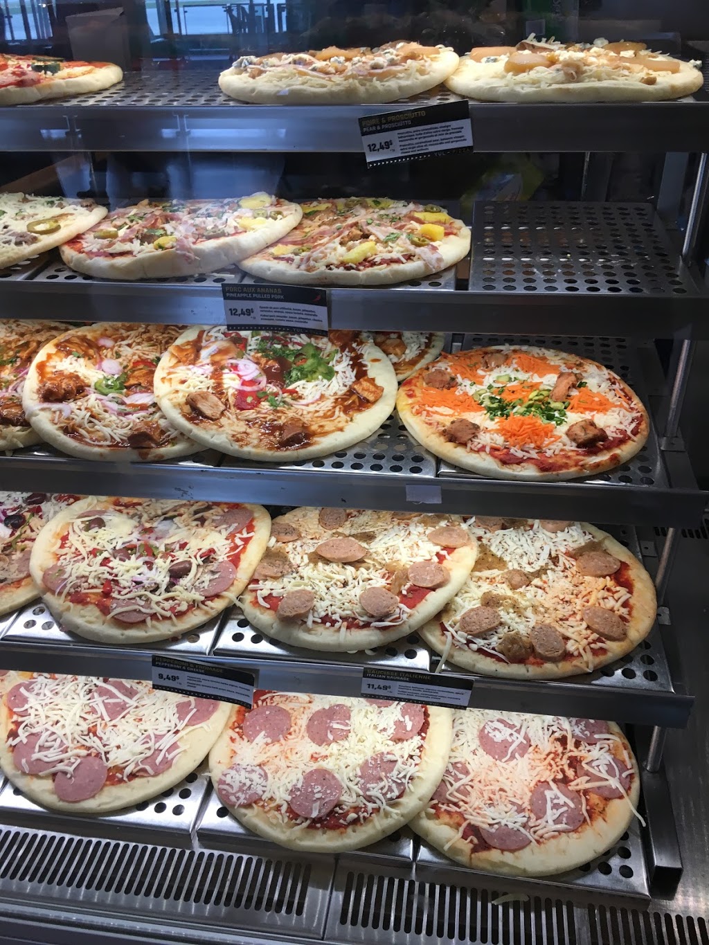 YUL Pizza International Porte 51 | 975 boul. Roméo-Vachon N, Dorval, QC H4Y 1H1, Canada | Phone: (514) 631-6134