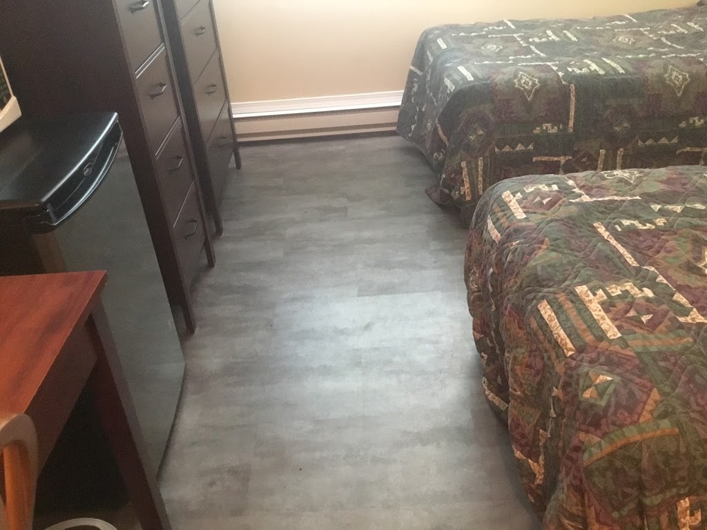 Gold Bridge Hotel | 6 Fergusson Ave, Gold Bridge, BC V0K 1P0, Canada | Phone: (250) 238-2343