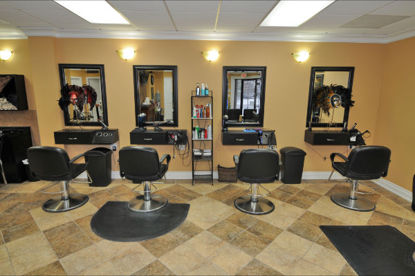 Salon Brittash | 462 Cheapside St, London, ON N5Y 3X2, Canada | Phone: (519) 433-8660