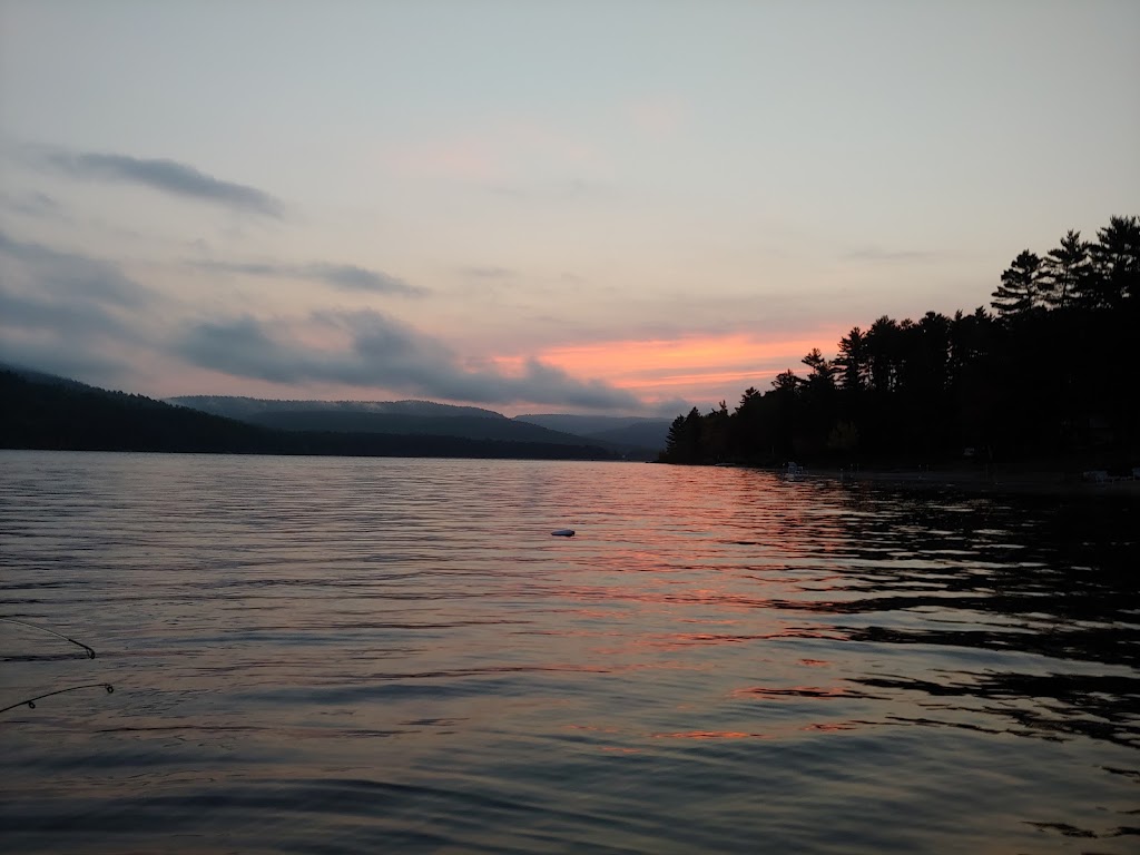 Pinecrest Lodge | 501 Pinecrest Rd, Deep River, ON K0J 1P0, Canada | Phone: (613) 633-1964