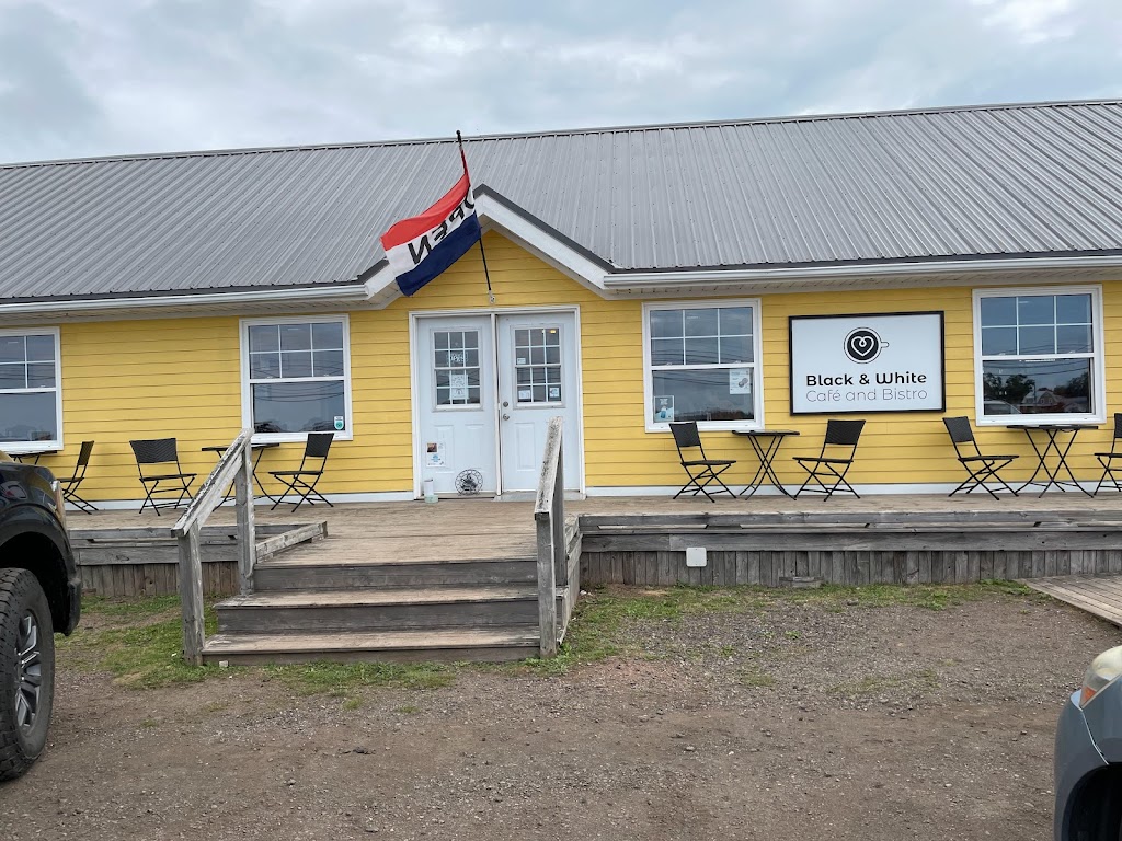 Black & White - Café and Bistro | 5549 St Peters Rd, Saint Peters Bay, PE C0A 2A0, Canada | Phone: (902) 739-2130