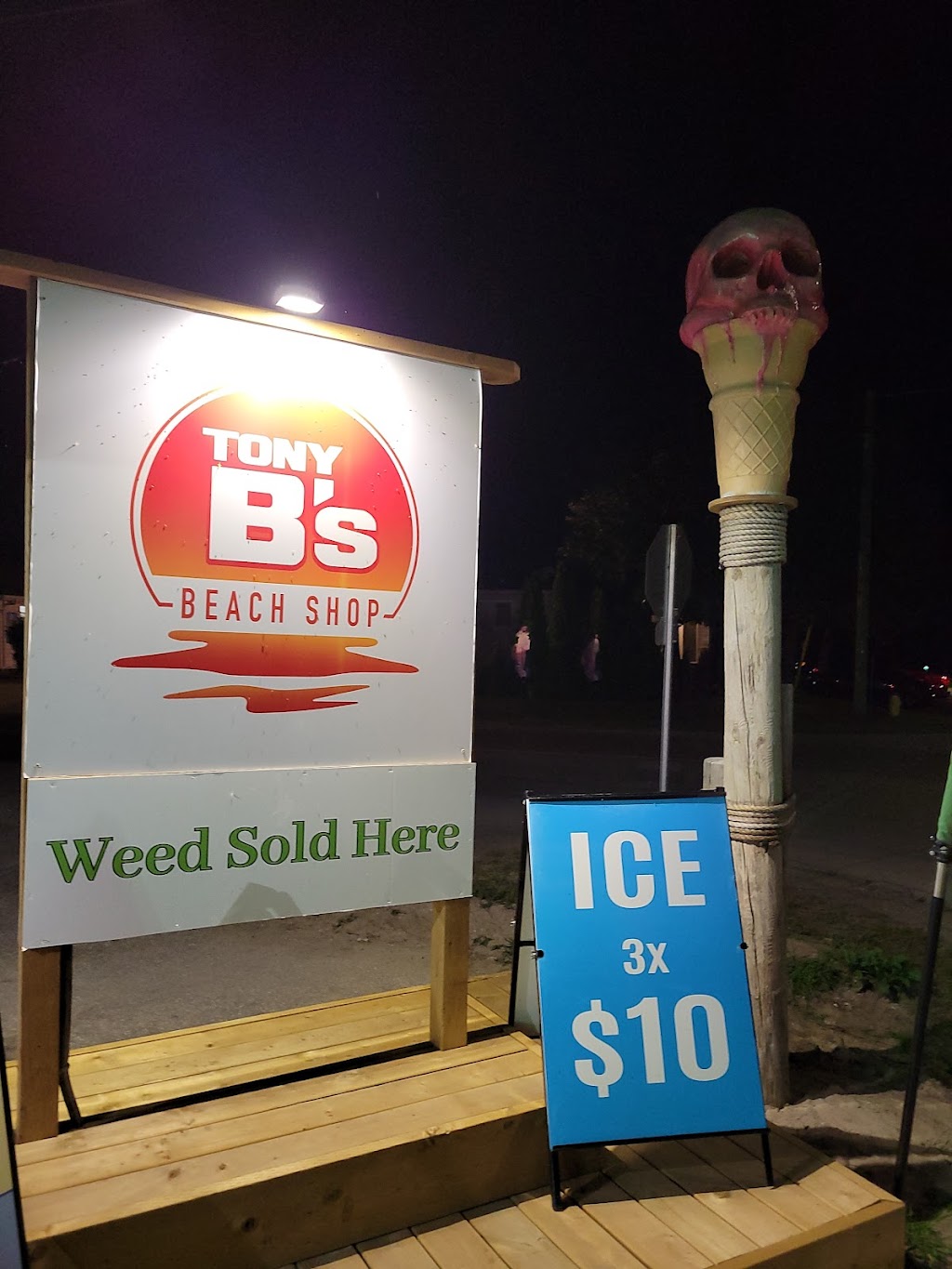 Groovys Cannabis | 676 River Rd E, Wasaga Beach, ON L9Z 2M3, Canada | Phone: (705) 715-7683