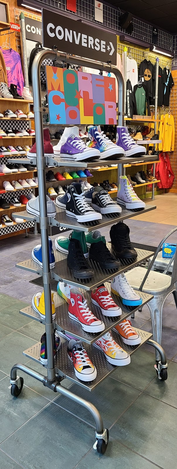 Journeys | Mapleview Shopping Centre, 900 Maple Ave, Burlington, ON L7S 2J8, Canada | Phone: (905) 634-2003