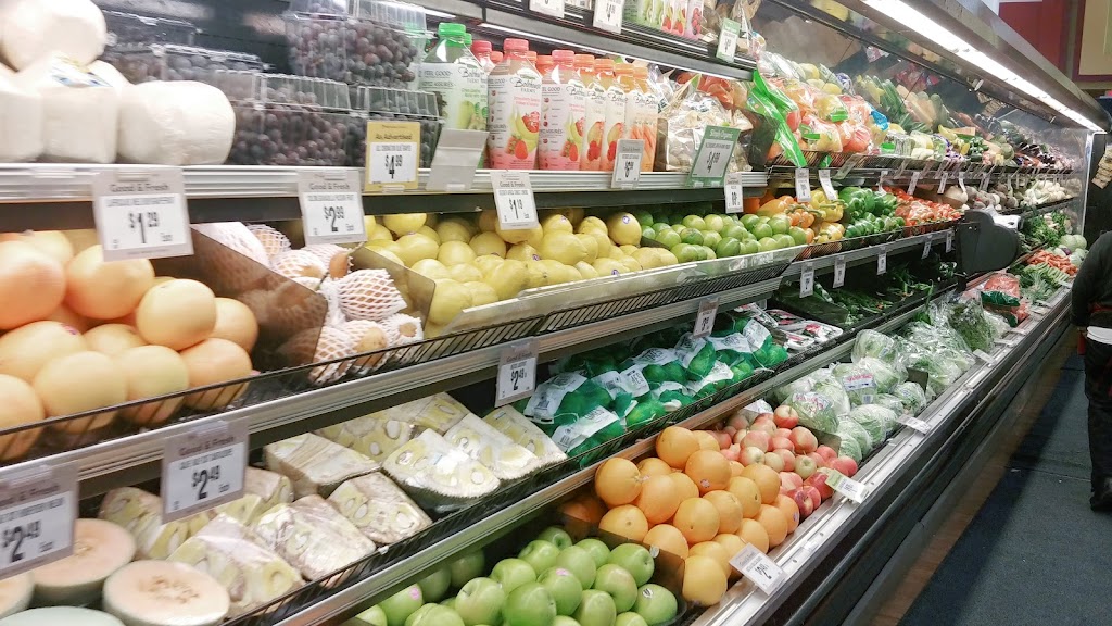 Fairway Market | 1521 McKenzie Ave, Victoria, BC V8N 1A4, Canada | Phone: (250) 721-1236