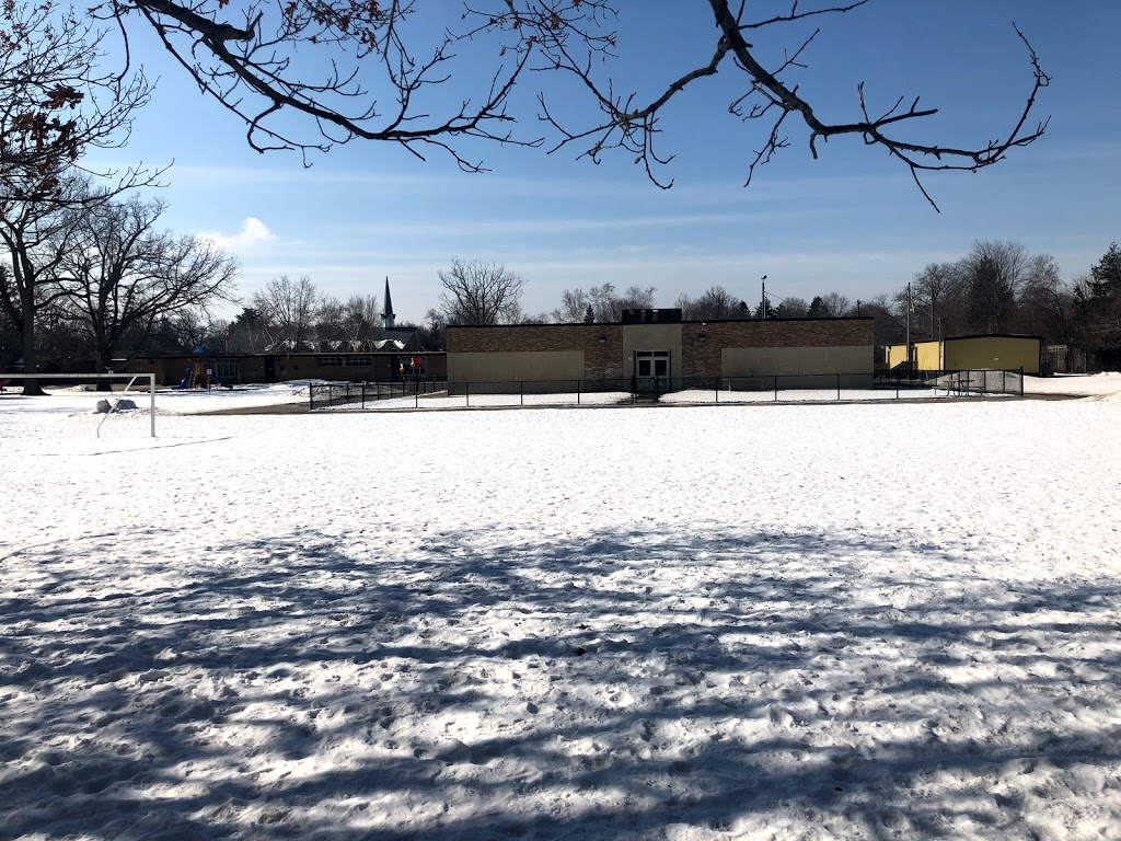 Whiteoaks Public School | 1690 Mazo Crescent, Mississauga, ON L5J 1Y8, Canada | Phone: (905) 822-0451