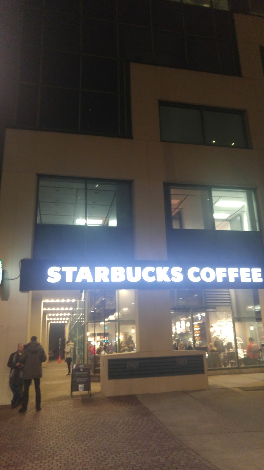 Starbucks | 10 Lower Spadina Ave #101, Toronto, ON M5V 2Z2, Canada | Phone: (416) 593-4866