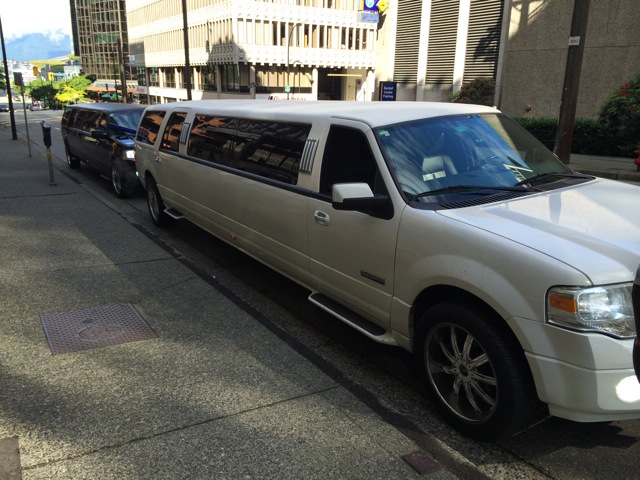 Fabulous Limousines Coquitlam | 3342 Leston Ave, Coquitlam, BC V3B 0H2, Canada | Phone: (778) 288-5466